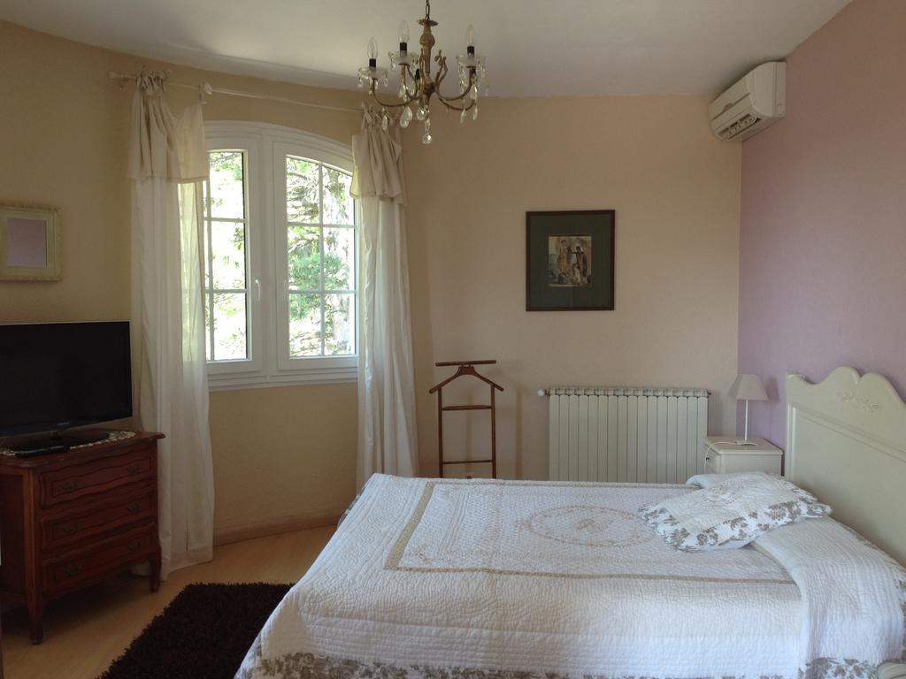 Logis Du Comte Bed & Breakfast Suze-la-Rousse Exterior photo
