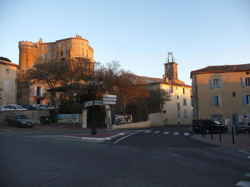 Logis Du Comte Bed & Breakfast Suze-la-Rousse Exterior photo
